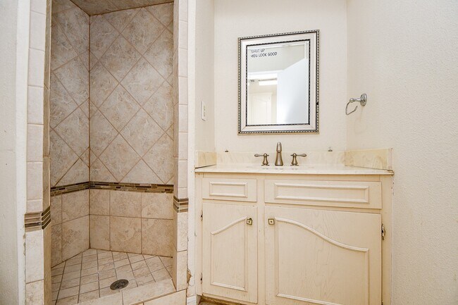 Building Photo - 11906 Pepperdine Ln