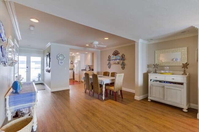 Building Photo - 233 S Helix Ave