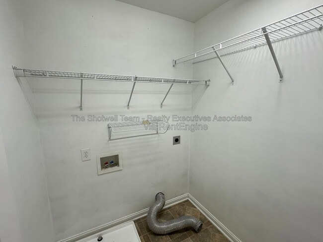 Building Photo - 4130 Oakstone Ln