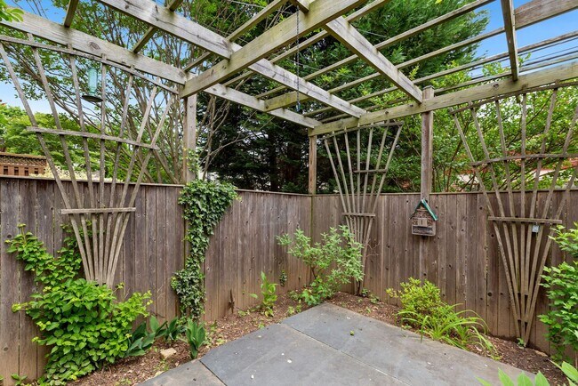 Building Photo - Available Now! 4 Bedroom  3.5  Bathroom To...
