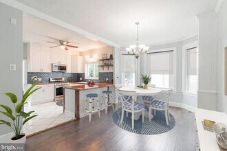 Building Photo - 4 Bedroom / 2.5 Bathroom Home in Roxborough