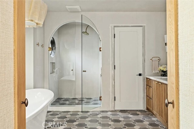 Building Photo - 738 San Lorenzo St