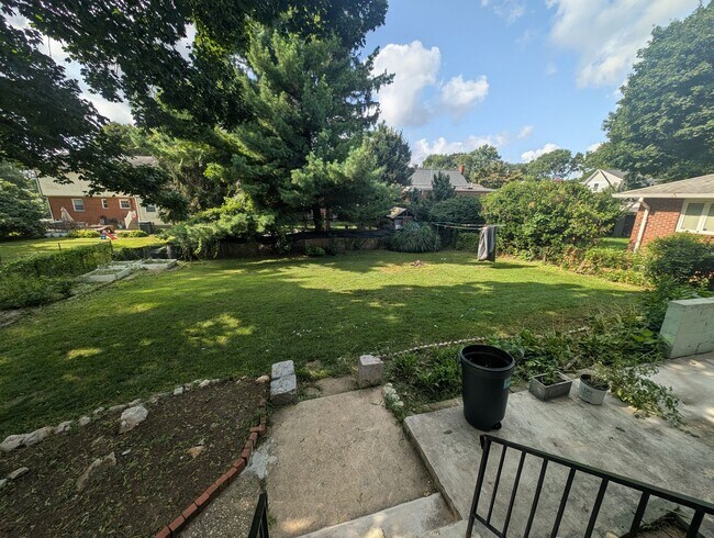 Building Photo - Lovely 4BR/3BA single family home with att...