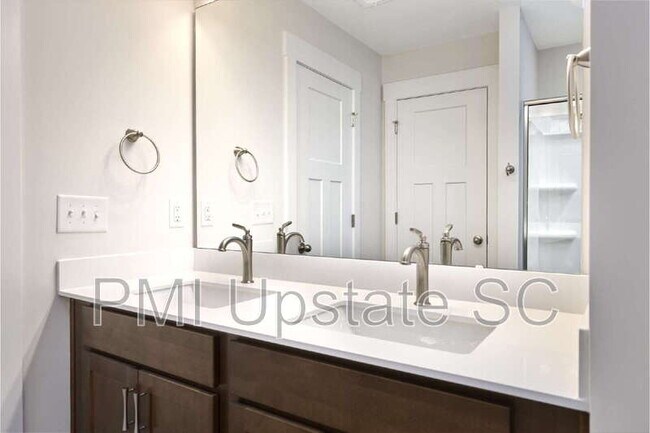 Building Photo - 214 Cali Wy