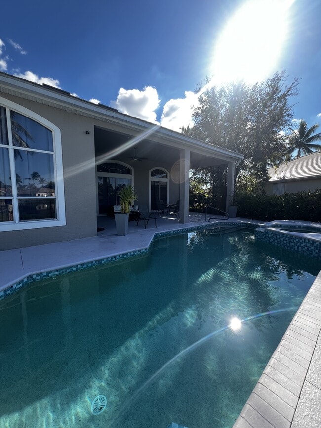 Building Photo - 14120 Reflection Lakes Dr