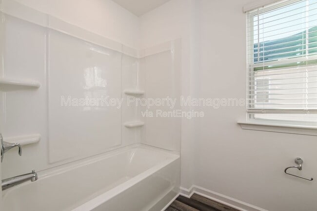 Building Photo - 124 Royal Star Way