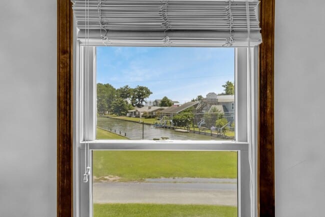 Building Photo - 5457 Warren St