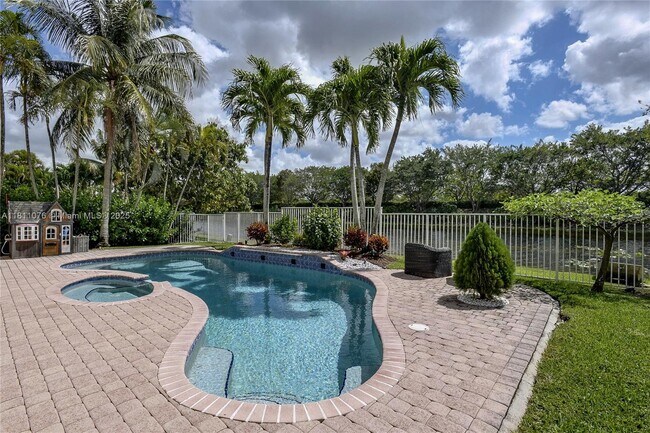 Building Photo - 4322 Fox Ridge Dr