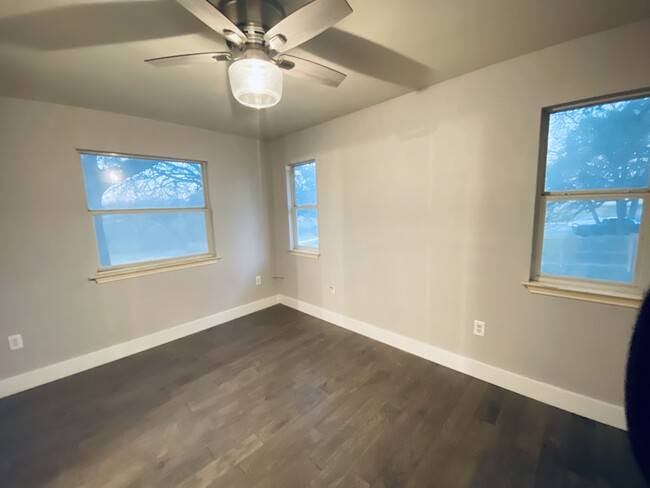 Master Bedroom - 1012 Glen Oaks Ct