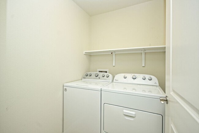 Building Photo - 213 Paint Creek Ln