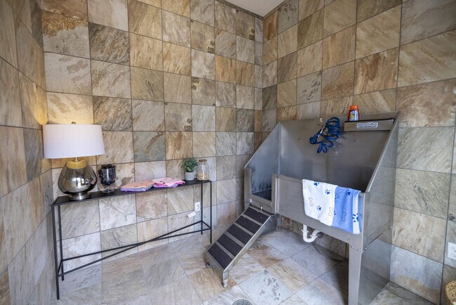 Building Photo - 5511 Pecan Spgs Rd