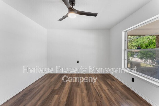 Building Photo - 3614 Versailles Dr