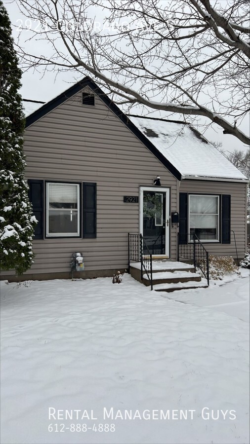 Primary Photo - Beautiful 3 Bedroom! Finished Basement and...