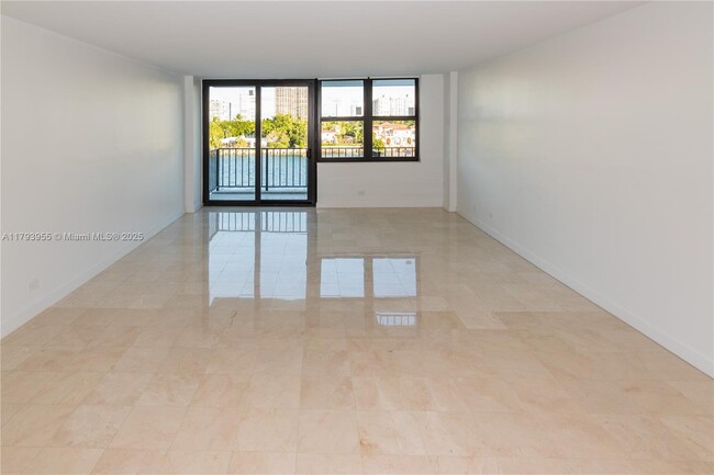 Building Photo - 10101 E Bay Harbor Dr