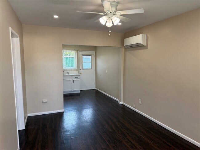 Building Photo - 936 W Foothill Blvd
