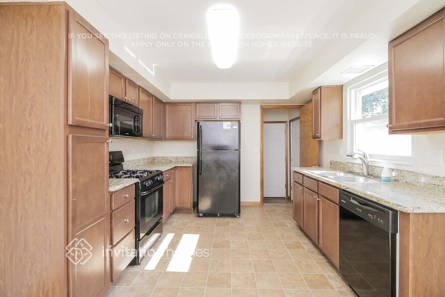 Building Photo - 301 S Reedwood Dr