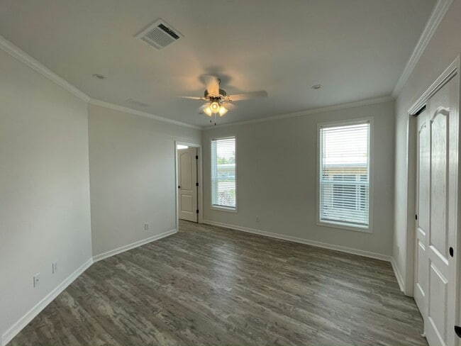 Building Photo - 960 Zacapa Ave