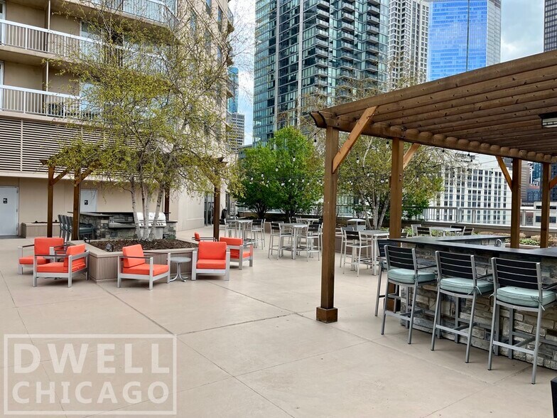 Building Photo - 545 N Dearborn St