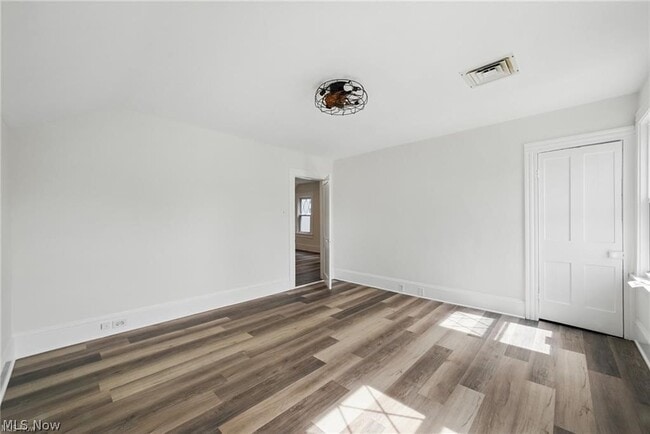 Building Photo - 2471 Tremont Ave