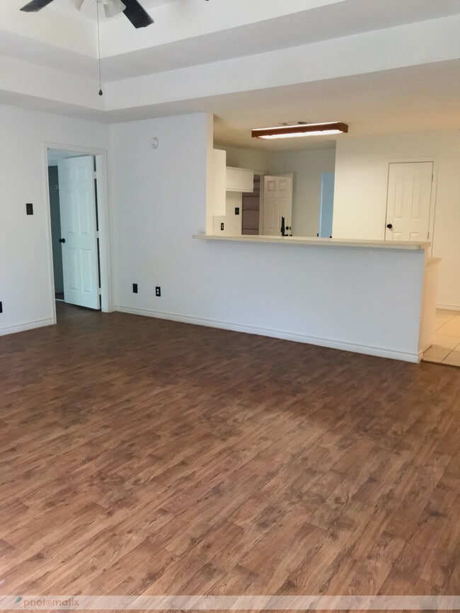 Building Photo - 4912 Shady Oak
