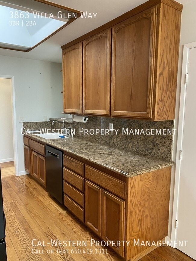 Building Photo - 3863 Villa Glen Way