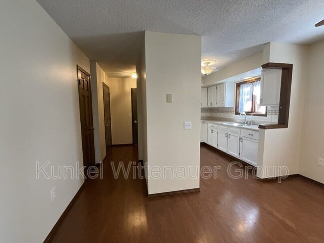 Building Photo - 9 Old Orchard Ln