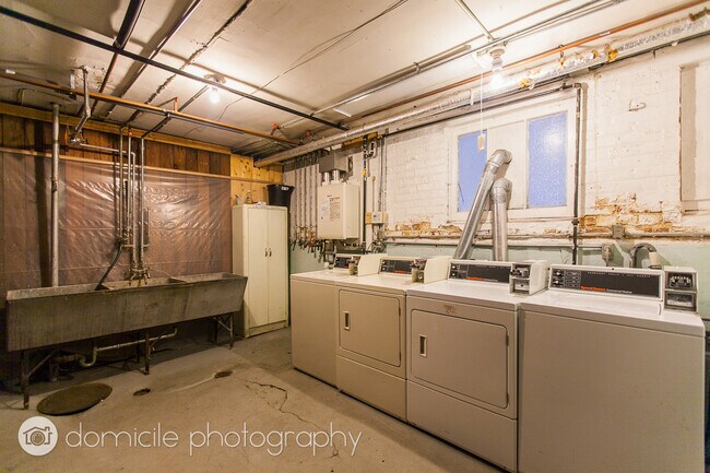 Building Photo - 7440 N Claremont Ave