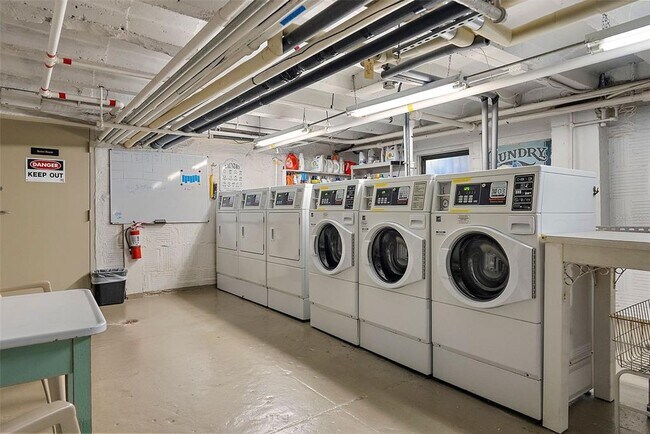 Building Photo - 130 4th Ave N