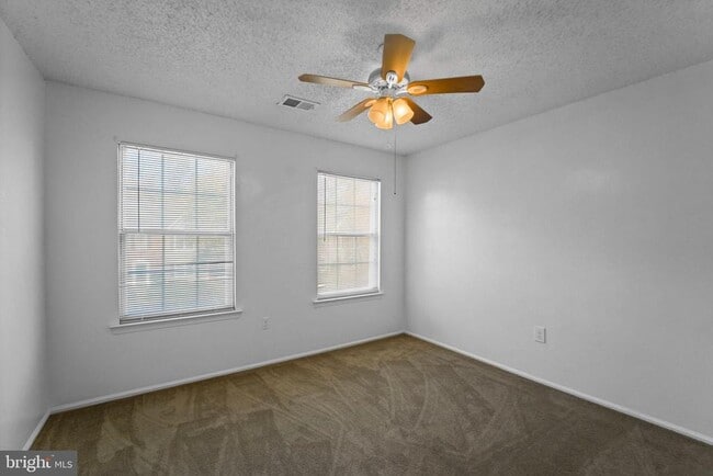 Building Photo - 194 Darwin Ln