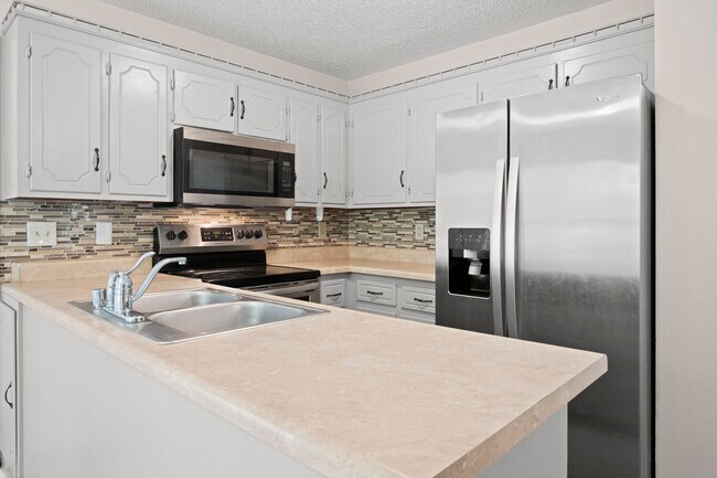 Building Photo - Move-In Specials Available! Single-Family in Oak Grove, KY!