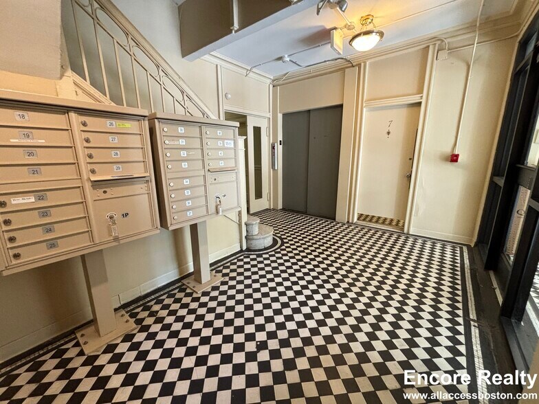 Building Photo - 231 Park Dr