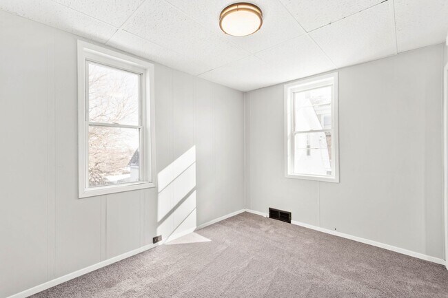 Building Photo - 1713 Realty Ave