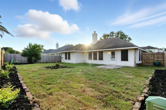 Building Photo - 2119 Hannover Way