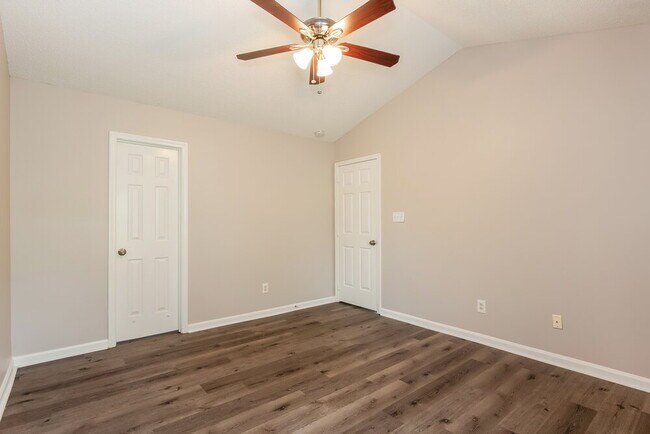 Building Photo - 10021 Northwoods Forest Dr