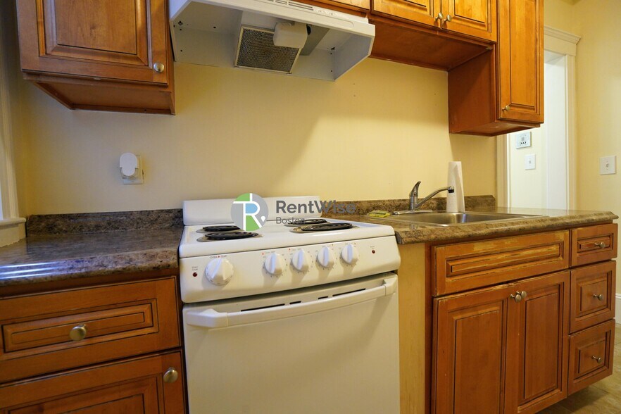 Building Photo - 55 Park Dr