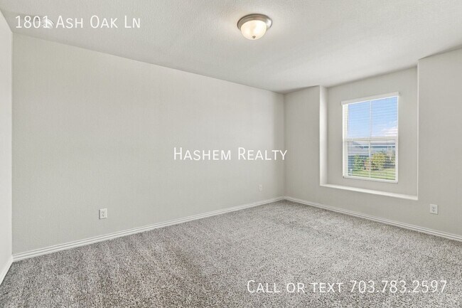 Building Photo - 1801 Ash Oak Ln