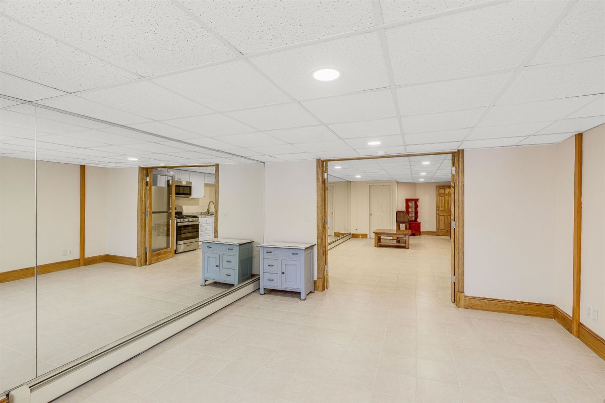 Building Photo - 19 Quimby