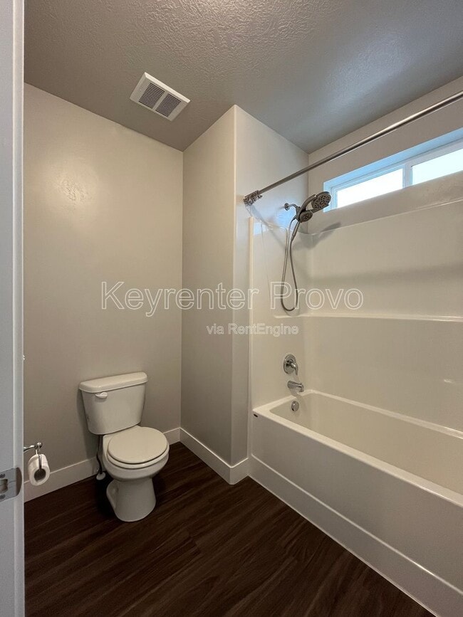 Building Photo - 586 N 360 W