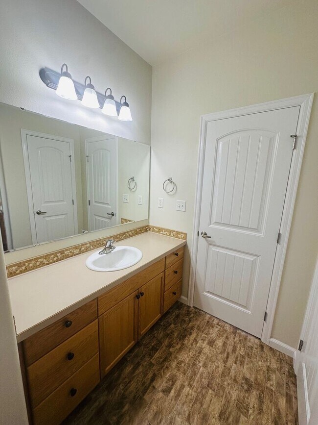 Building Photo - Exceptionally maintained Single level 3 bedroom home available soon!