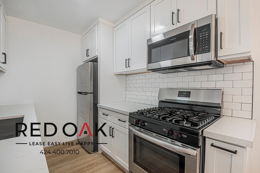 Building Photo - 2244 S Western Ave