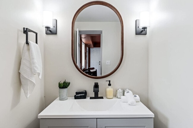 Building Photo - 301 S Front St