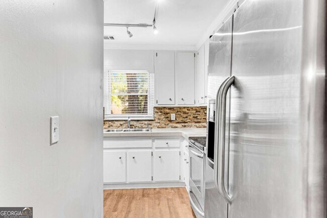 Building Photo - 1420 Old Virginia Ct SE