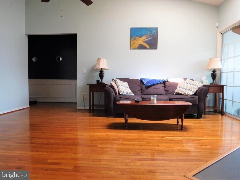 Building Photo - 9300 Caspian Way