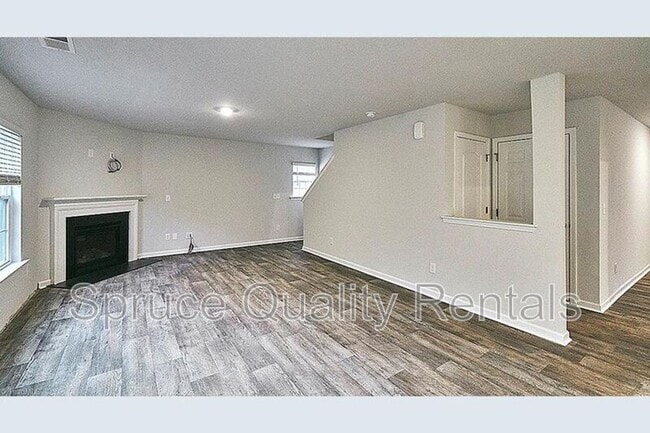 Building Photo - 2025 Longshadow St