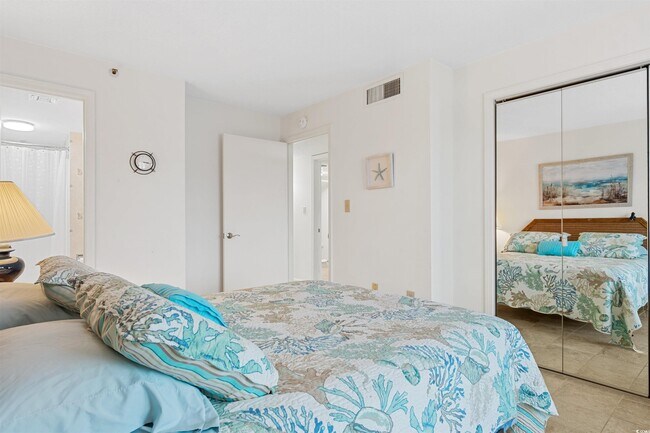 Building Photo - 1086 N Ocean Blvd