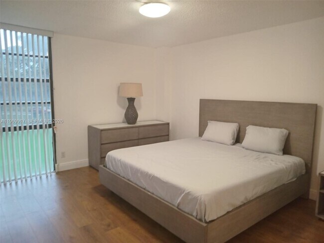 Building Photo - 20400 W Country Club Dr