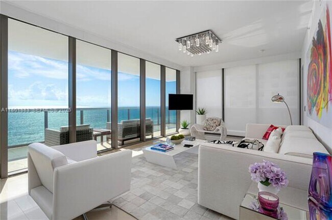 Building Photo - 5875 Collins Ave