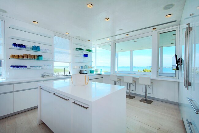 Building Photo - 1377 Meadow Ln