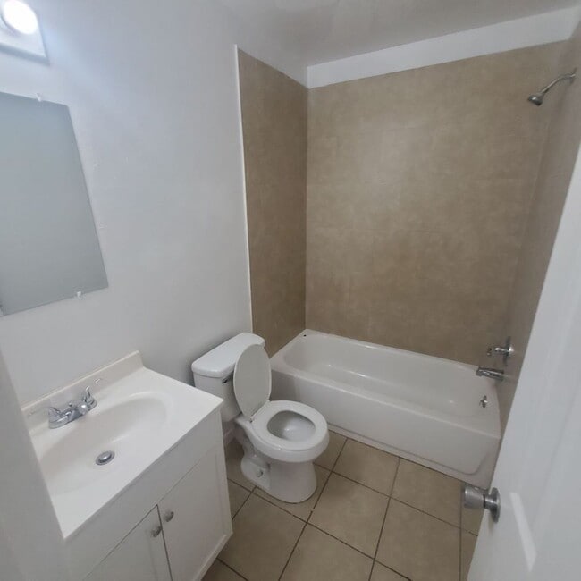 Building Photo - Ernest Dr