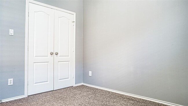 Building Photo - 9959 Driftwood Park Dr